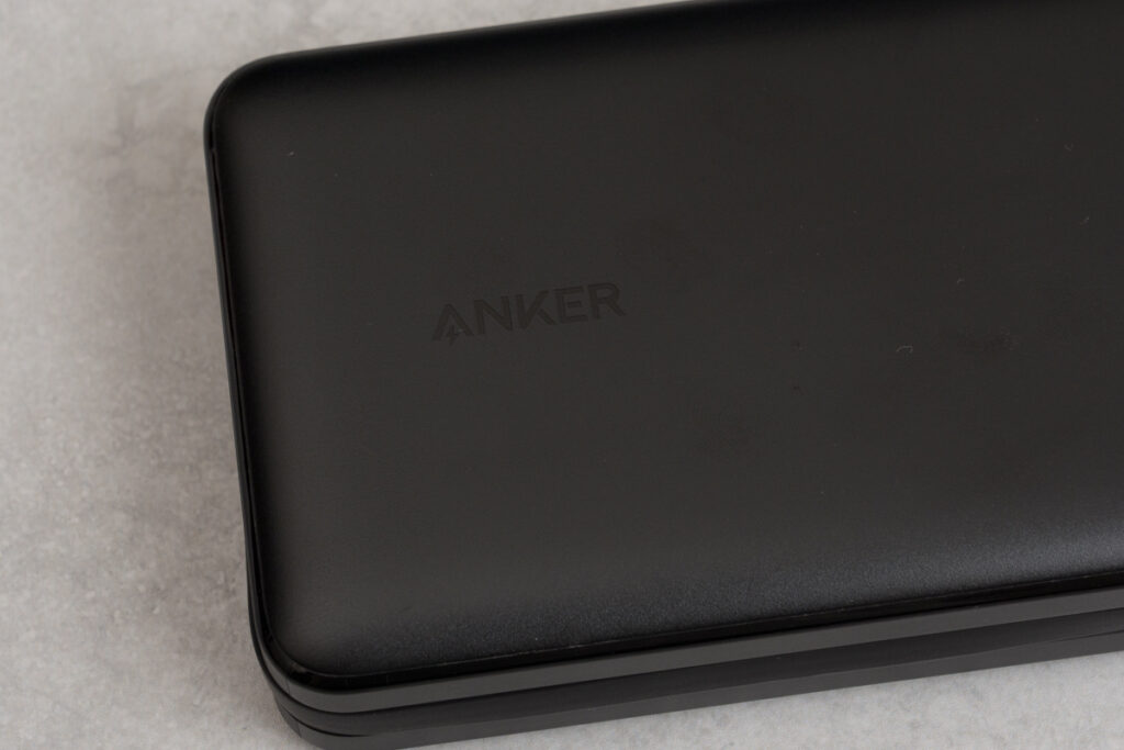 Anker Power Bank (20000mAh, 87W, Built-In USB-C ケーブル)のAnkerのロゴ