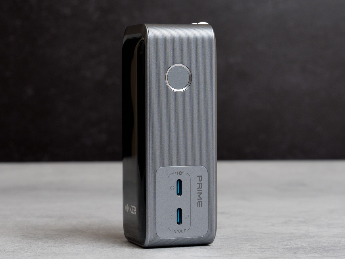 Anker Prime Power Bank (9600mAh, 65W, Fusion)のボタンとUSB-Cポート