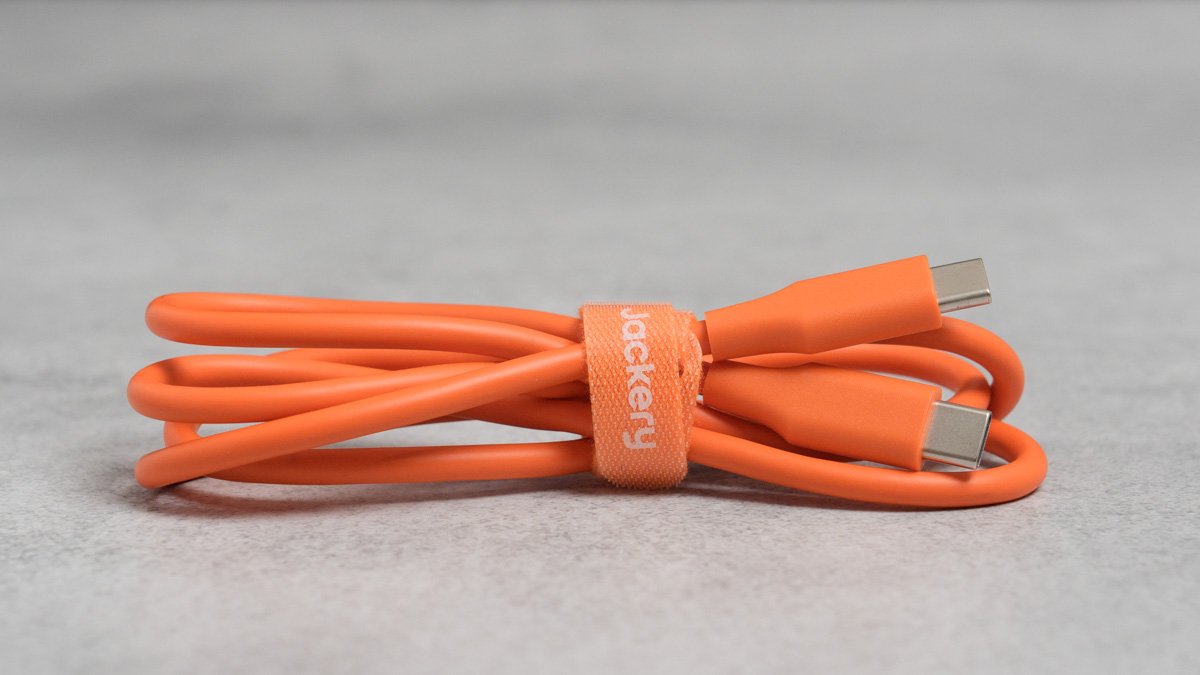 Jackery Explorer 100 Plus付属のUSB-Cケーブル