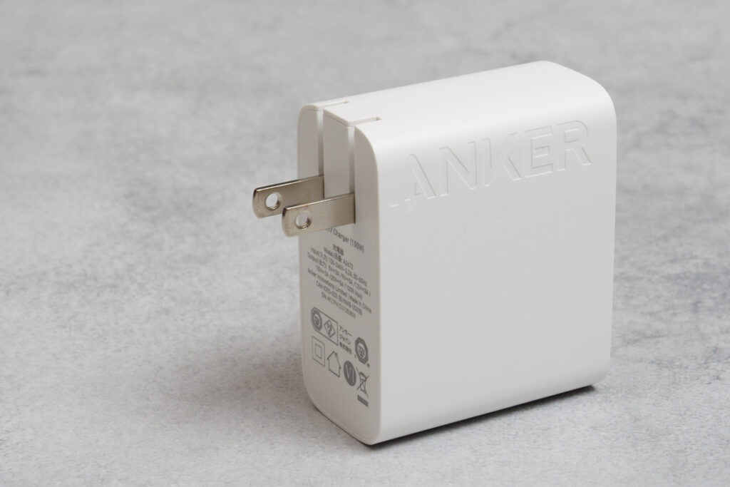 Anker 317 Charger (100W)の折りたたみ式電源プラグ