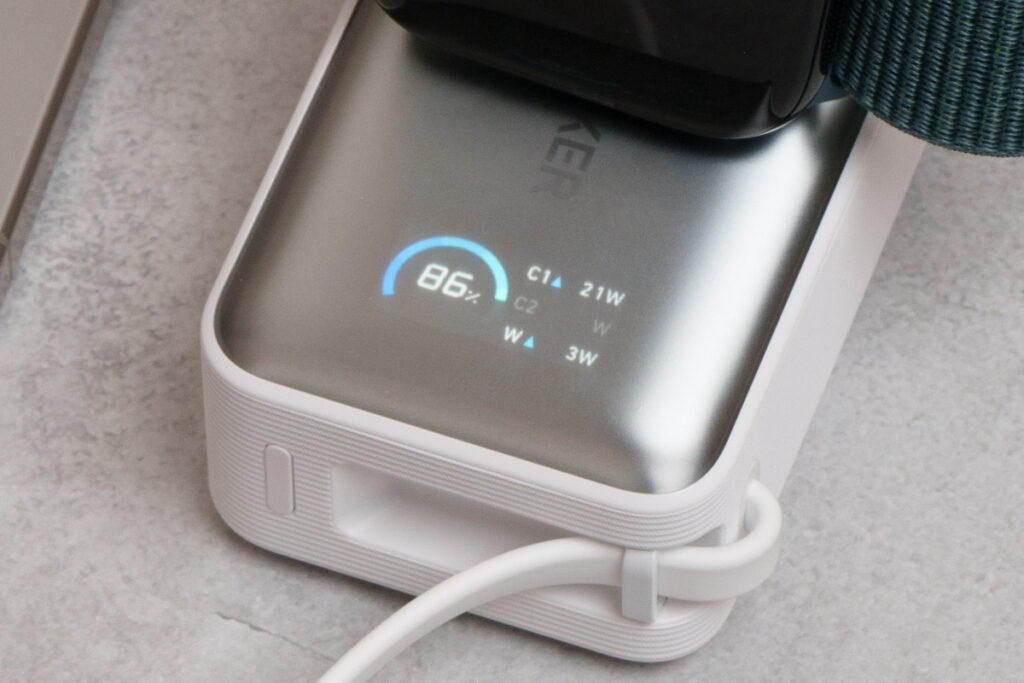 Anker MagGo Power Bank (10000mAh, 35W, For Apple Watch)のディスプレイ