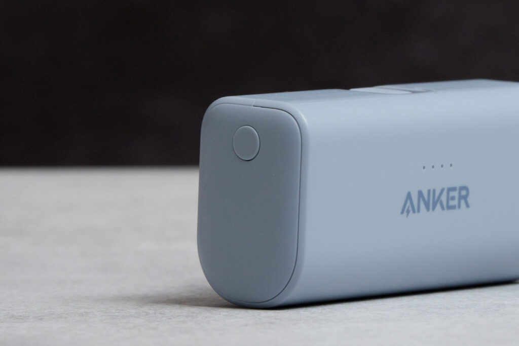 Anker Nano Power Bank (22.5W, Built-In USB-C Connector)のボタン