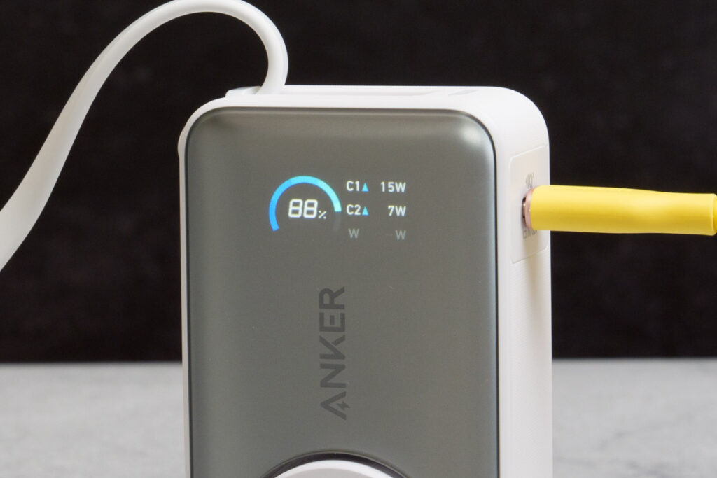 Anker MagGo Power Bank (10000mAh, 35W, For Apple Watch)のディスプレイ