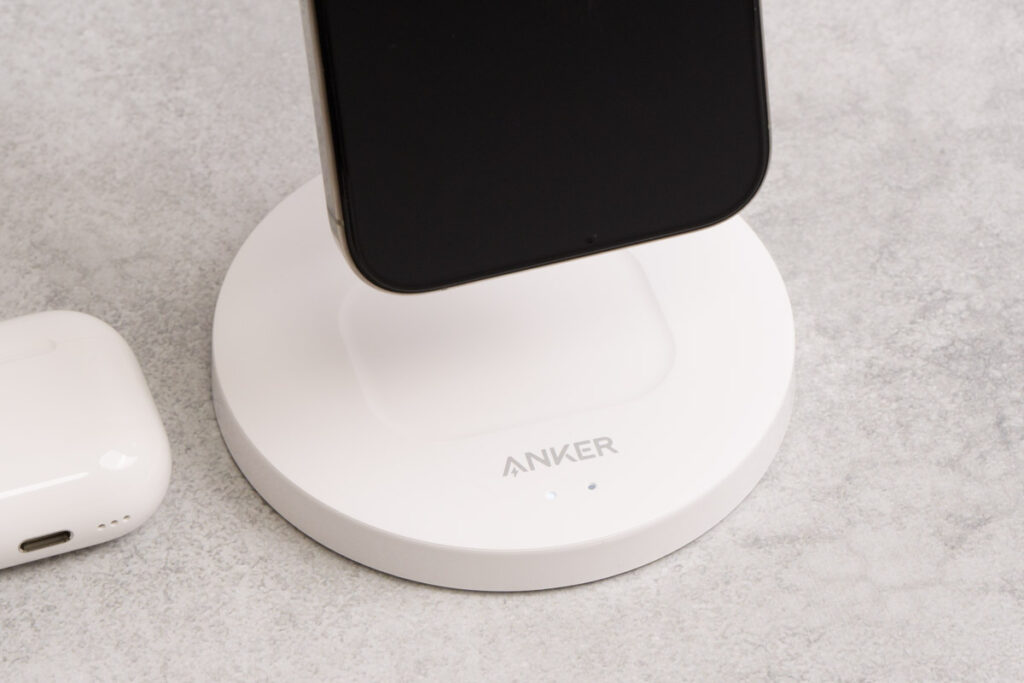 Anker MagGo Wireless Charger (2-in-1, Stand) のLEDランプ2