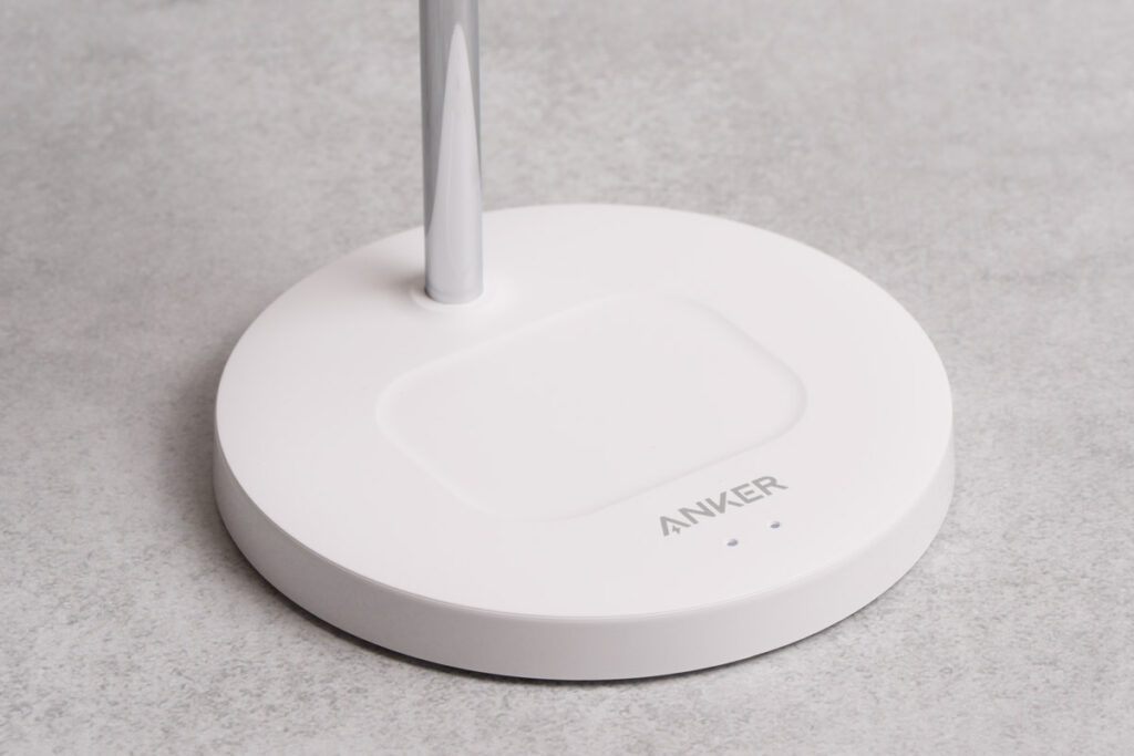 Anker MagGo Wireless Charger (2-in-1, Stand) のQi充電パッド