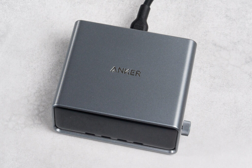 Anker Prime Charger (250W, 6 Ports, GaN)の外観の質感