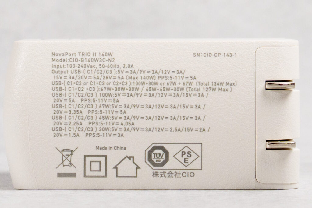 CIO NovaPort TRIO II 140W本体に表示された仕様と各種マーク