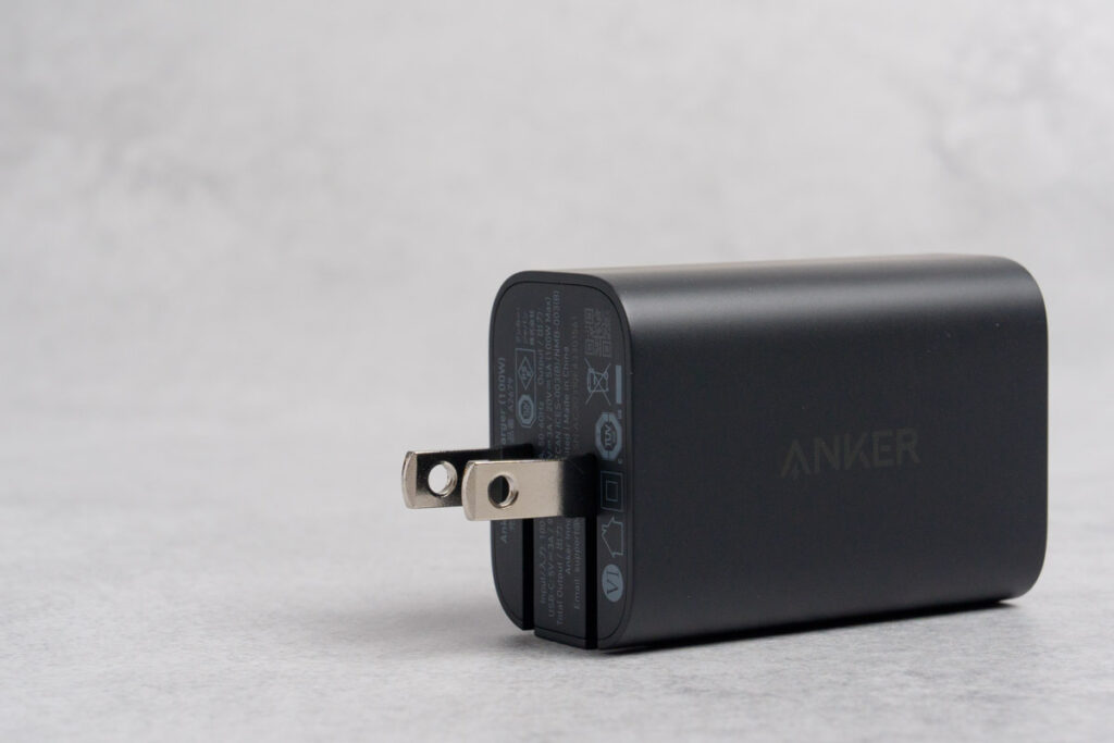 Anker Nano Charger (100W)の折りたたみ式電源プラグ