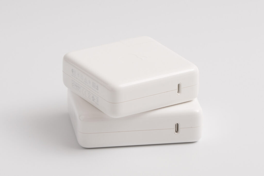 Apple 96W USB-C電源アダプタとApple 140W USB-C電源アダプタ