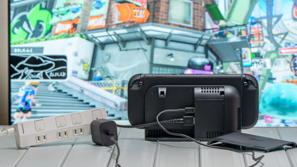 Switch 2におすすめの代用充電器をご紹介!携帯モード・TVモードで必要なワット数は? Switch 2付属充電器でTVモードでプレイしている様子