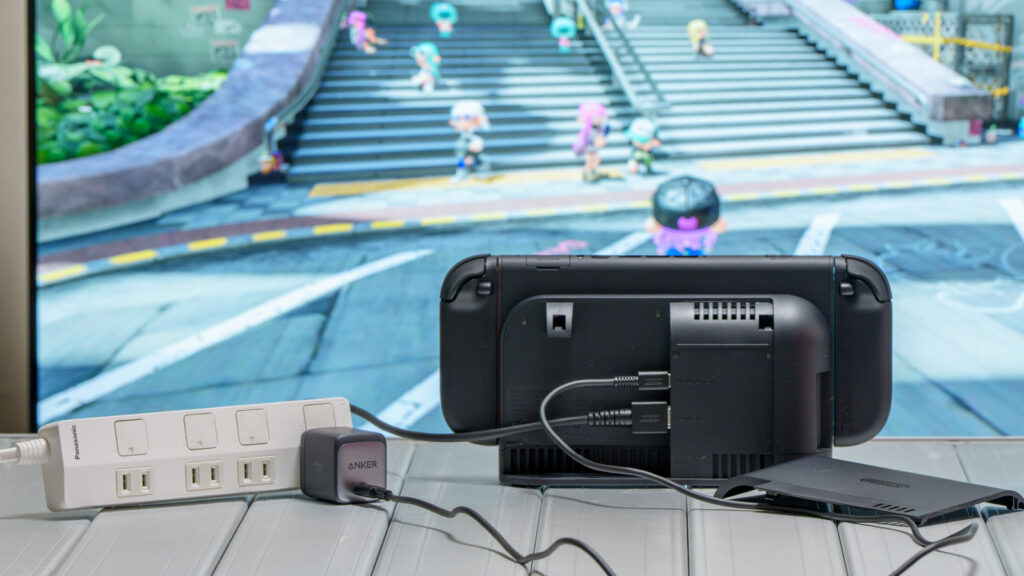 Switch 2におすすめの代用充電器をご紹介!携帯モード・TVモードで必要なワット数は? Anker Nano II 65WでSwitch 2のTVモードでプレイしている様子