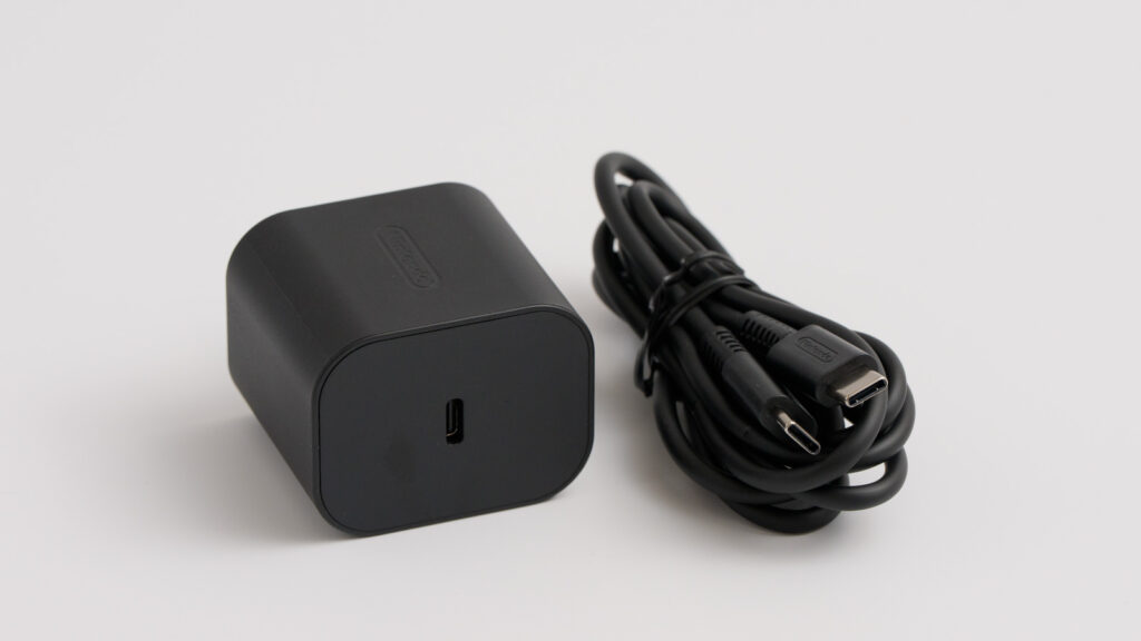 Switch 2におすすめの代用充電器をご紹介!携帯モード・TVモードで必要なワット数は? Switch 2付属の充電器と充電ケーブル